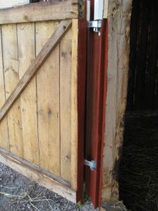 Dörr och dörrkarm innan målning