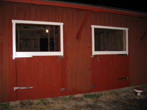 Väggen behöver ny färg... Puh...