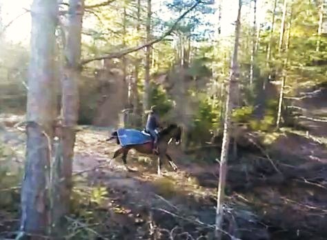 Alice & jag har roligt i terrängen